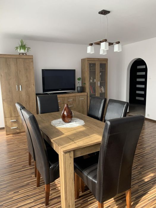 Zestaw mebli ze stołem