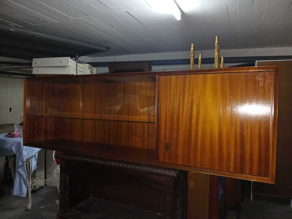 Aparador Olaio, suspenso, modelo Caravela, desenhado por José Espinho nos anos 60