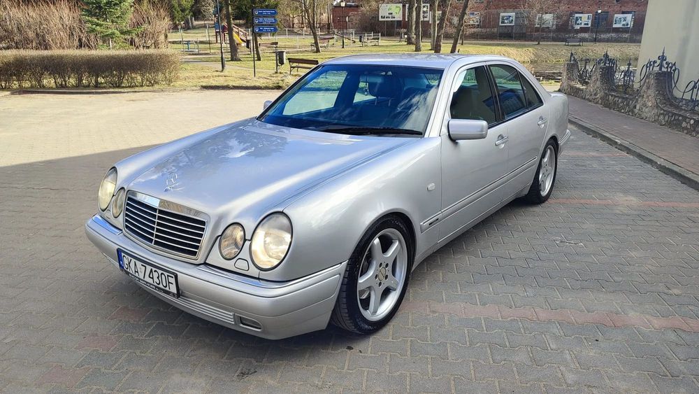 Mercedes-Benz Klasa E Zero korozji / Po dużym serwisie / Potwierdzony przebieg / Zadbany