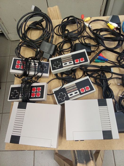 Material diverso para consolas antigas e 2 consolas