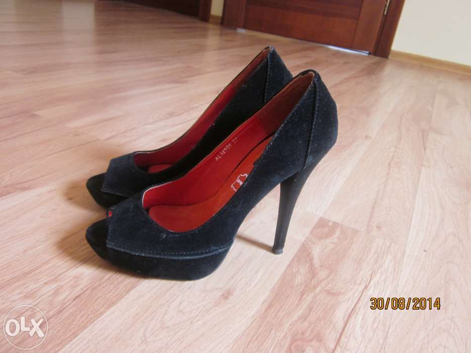Buty 37 czarne na obcasie
