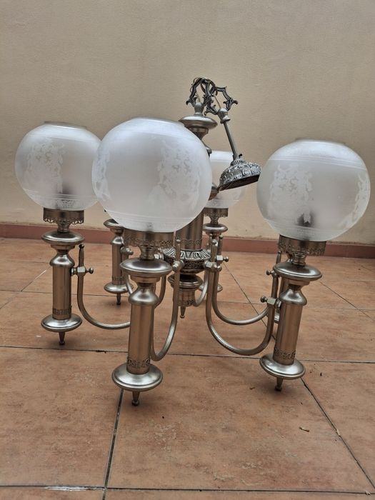 Candeeiro de Teto com globos de vidro