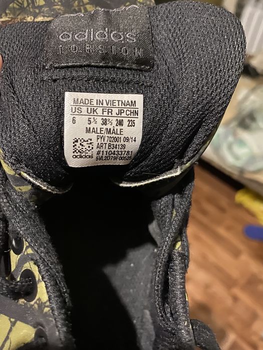 Кроссовки женские