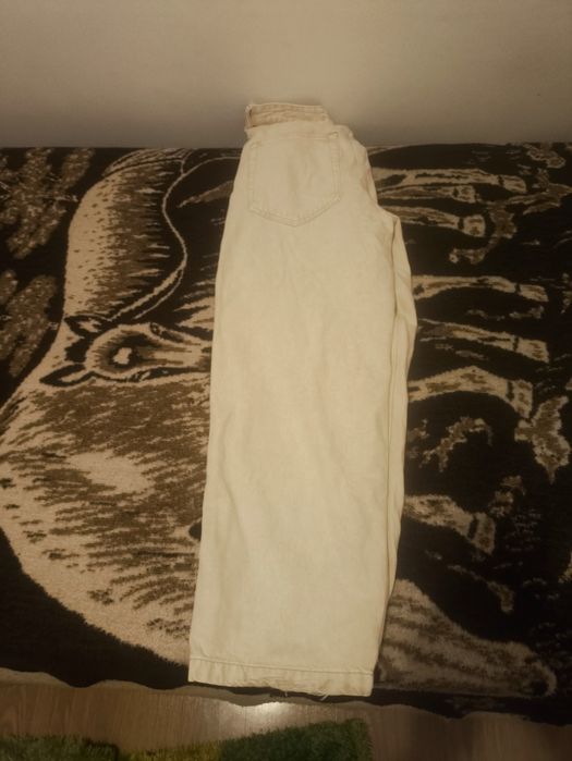 Calças brancas largas