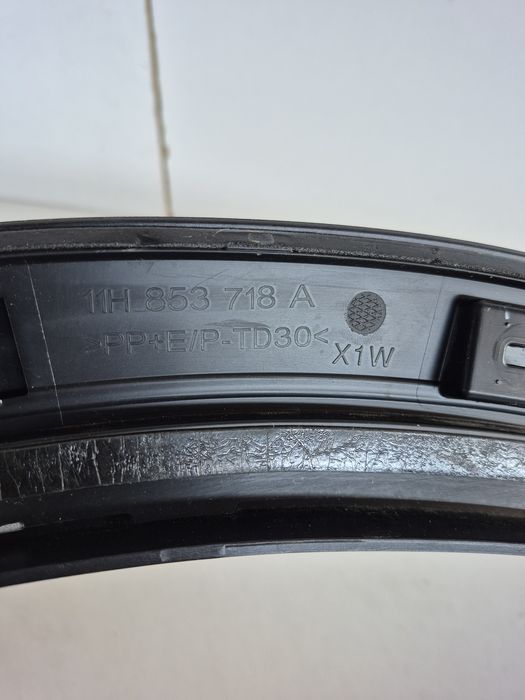 Listwa błotnika prawy przód do Audi Q3 II 11HL85.3718 A