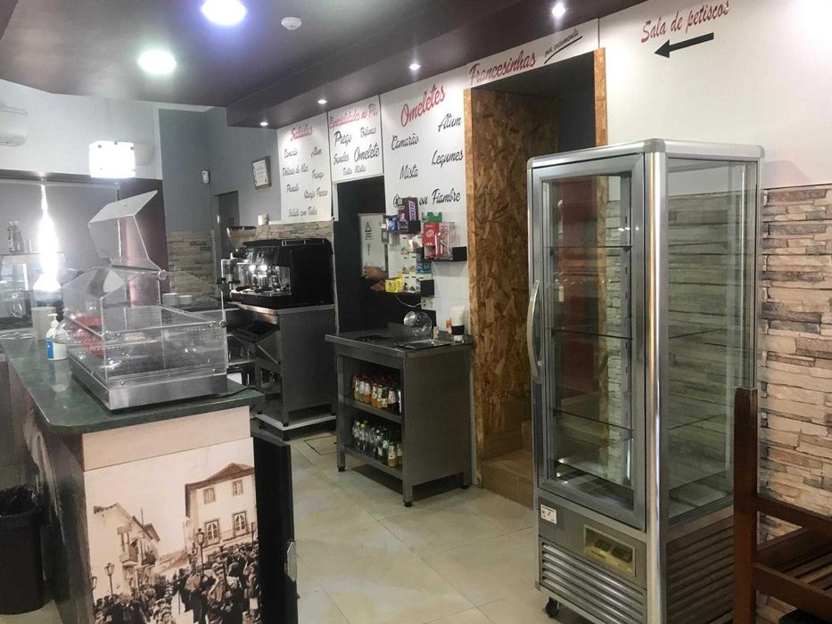 TRESPASSA-SE PASTELARIA (Croissanteria) com serviço de refeições