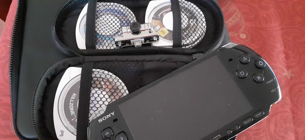 Psp com jogos, câmara e carregador