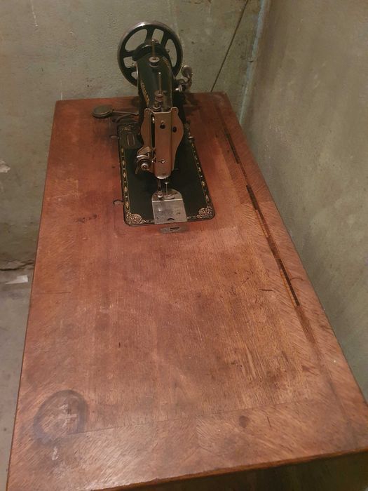 Sprzedam Maszyna do szycia Kóhler z metalową podstawą