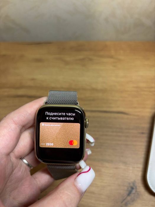 Apple Watch Series 8 45mm Gold Stainless Steel Case в гарному стані