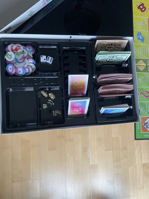 Jogo Monopólio versão Millennials