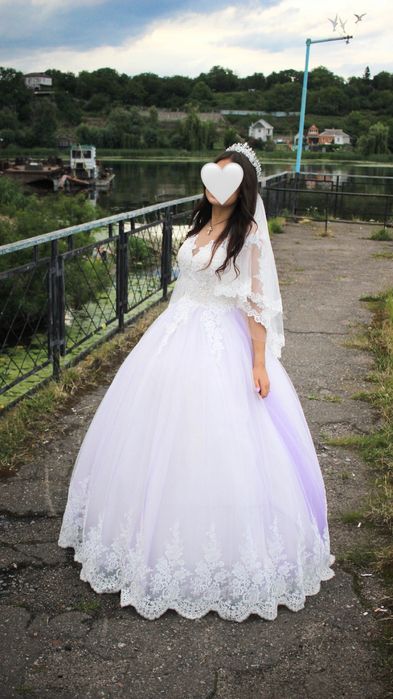 Продам весільну сукню