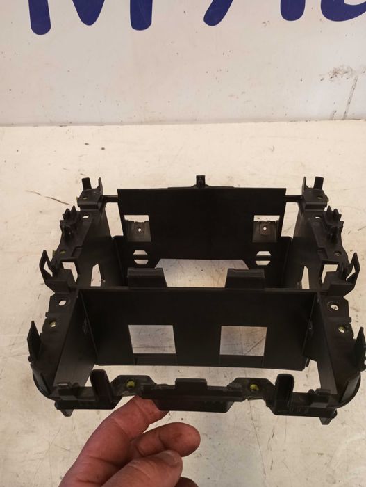 Gaiola / Suporte Interno da Consola Central 2 din VW Scirocco – Original