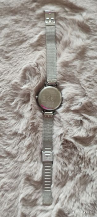 Śliczny srebrny zegarek damski