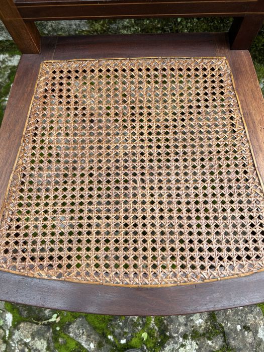 Par de cadeiras de quarto em madeira exotica com embutidos