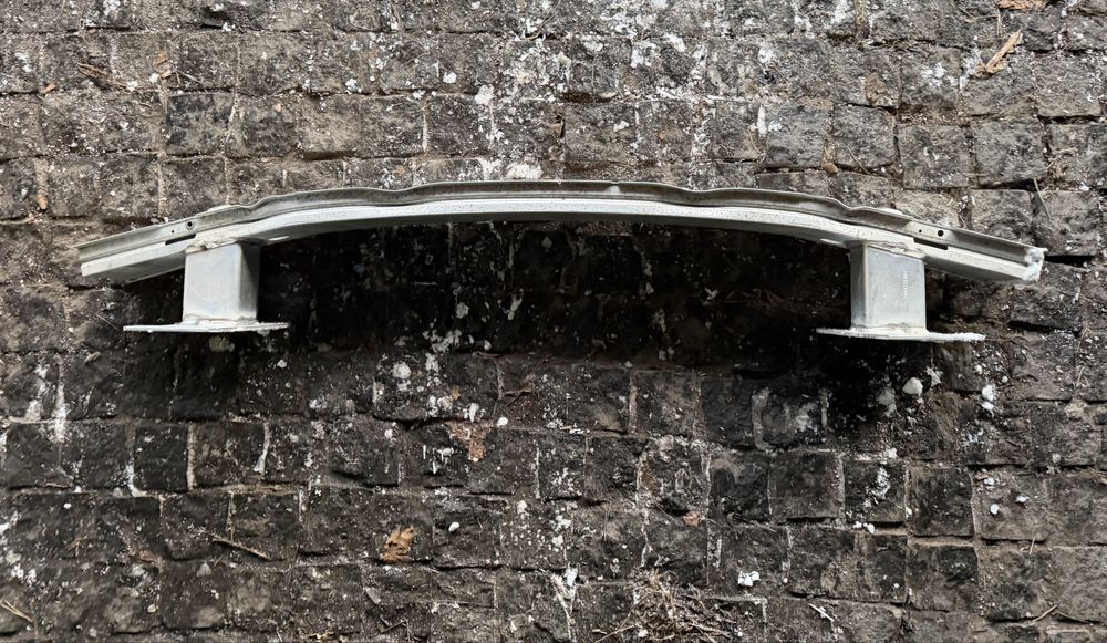 Підсилювач заднього бампера VW Touareg  Туарег