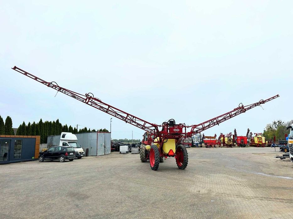 Продам прицепний оприскувач Hardi Commander 28000