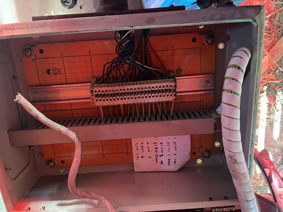 Skrzynka elektryczna ze sterownikami mitsubischi