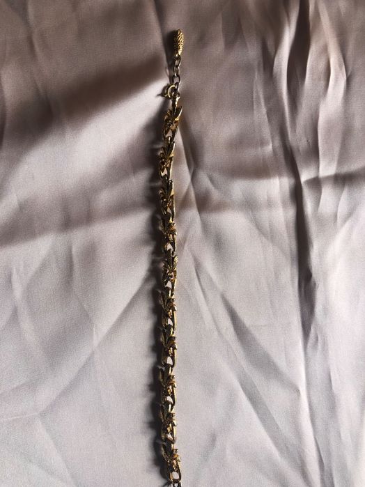 Pulseira dourada estilizada antiga