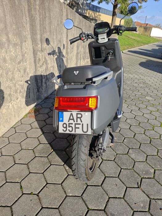 Mota Scooter Elétrica NiU N1S C/Nova