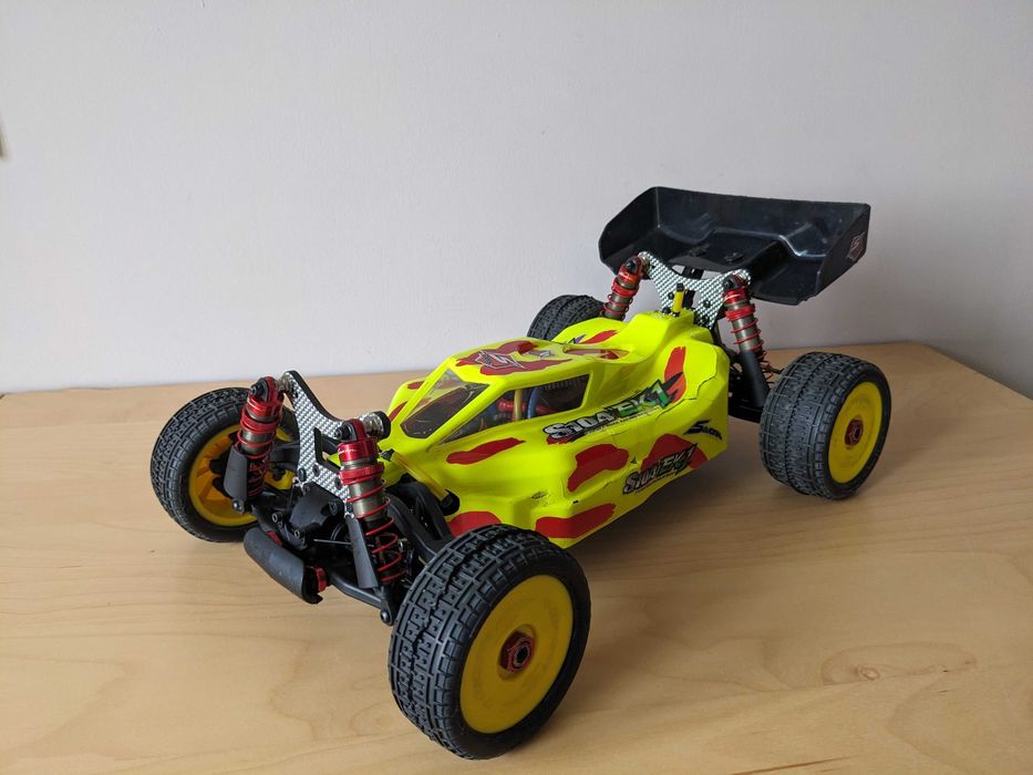 Zawodniczy buggy SWorkz S104 EK1 PRO KIT w skali 1:10. Prorevo.