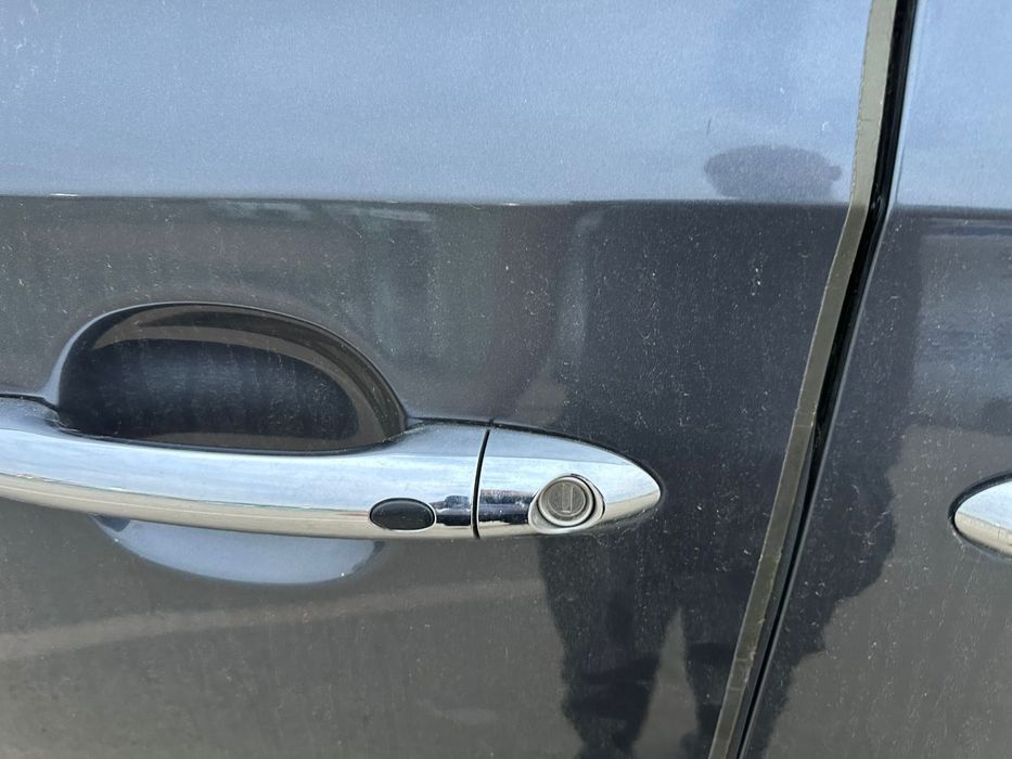 продаж Kia Carnival в гарному стані