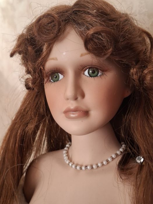 Коллекционная винтажная фарфоровая кукла