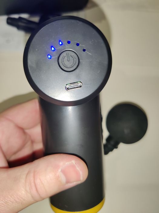 Масажний пістолет