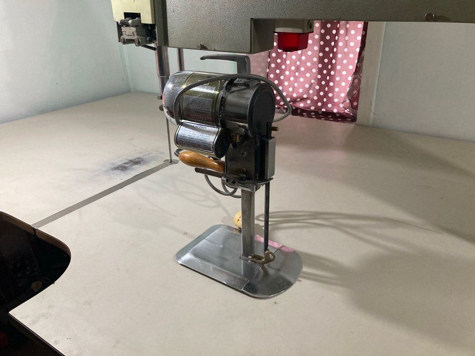 Швейная машинка, оверлок и раскройное оборудование. Распродажа