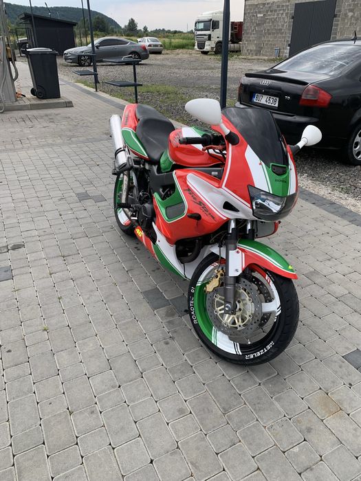 Продам або обміняю Honda vtr 1000rr неробить стартер