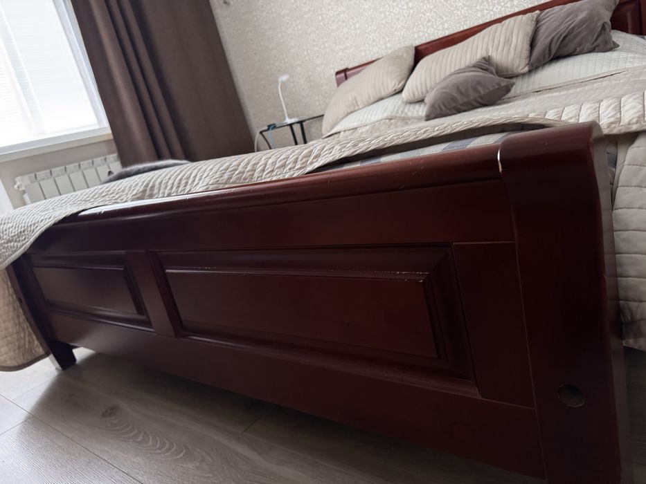 Ліжко деревʼяне