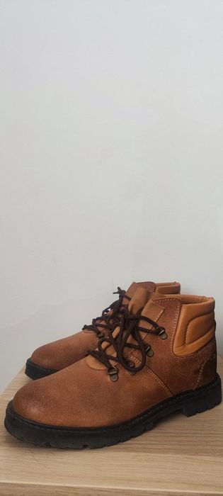 Botas em pele, feitas à mão