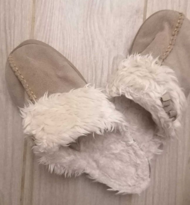 Domowe pantofle ze skóry zamszowej z futerkiem Marks and Spencer 38