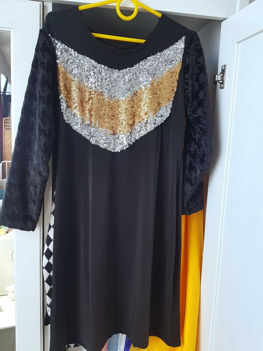 Śliczna sukieneczka, cekiny 140 cm / 8-10 lat