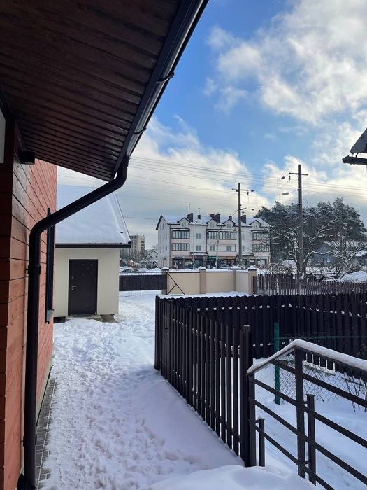 Оренда нового будинку спарки з окремим входом в Брюховичах