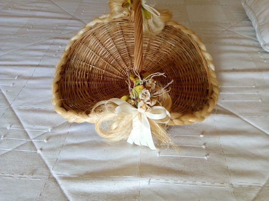 Cesto em verga para lembranças.