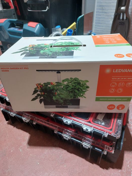 Zestaw lamp i nawadniania do hodowli ziół osram ledvance grow