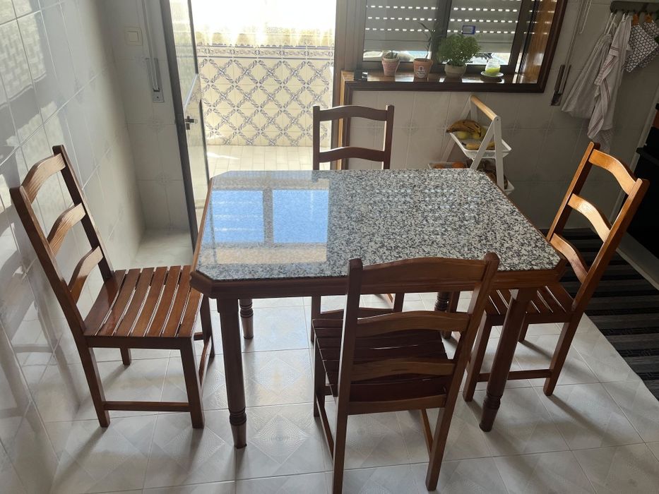 Vendo cadeiras e mesa cozinha