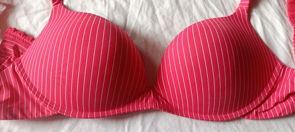 Biustonosz  nowy push up 85 B
