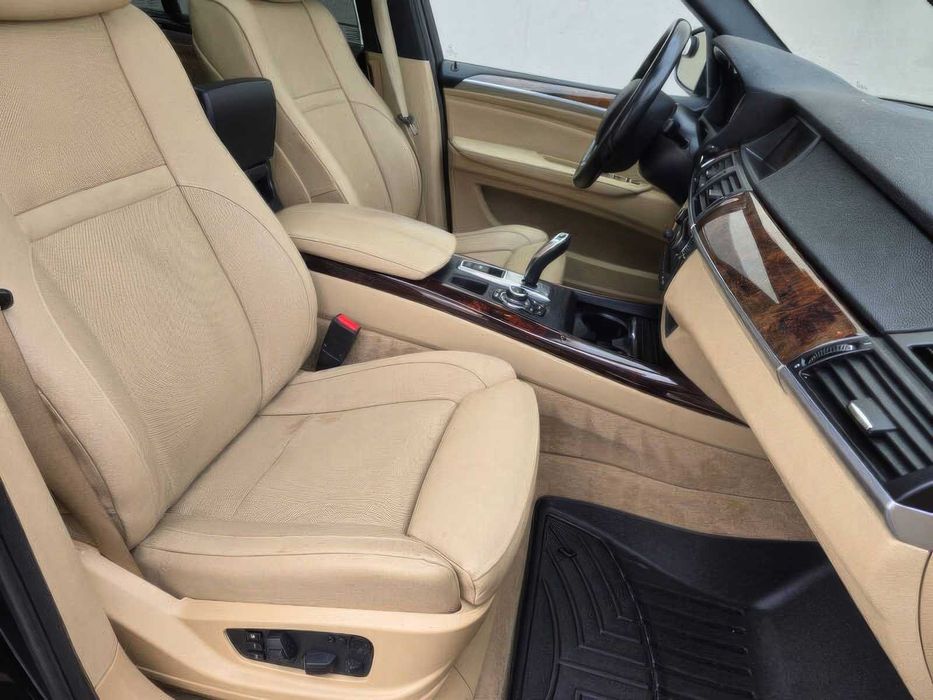 BMW X5 xDrive35i      2012