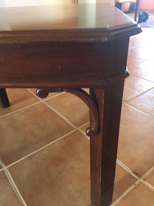 Mesa de madeira mogno maciço