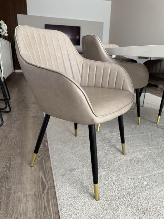 Conjunto Mesa e 6 Cadeiras