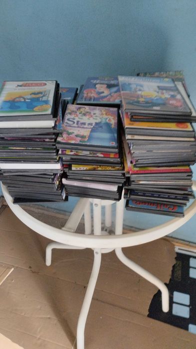Filmes DVD para criança 125 filmes 80 euros tem muito filmes de menina