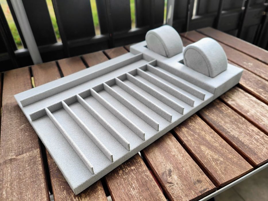 Stojak na zegarki,etui na zegarki, ekspozytor na zegarki na prezent