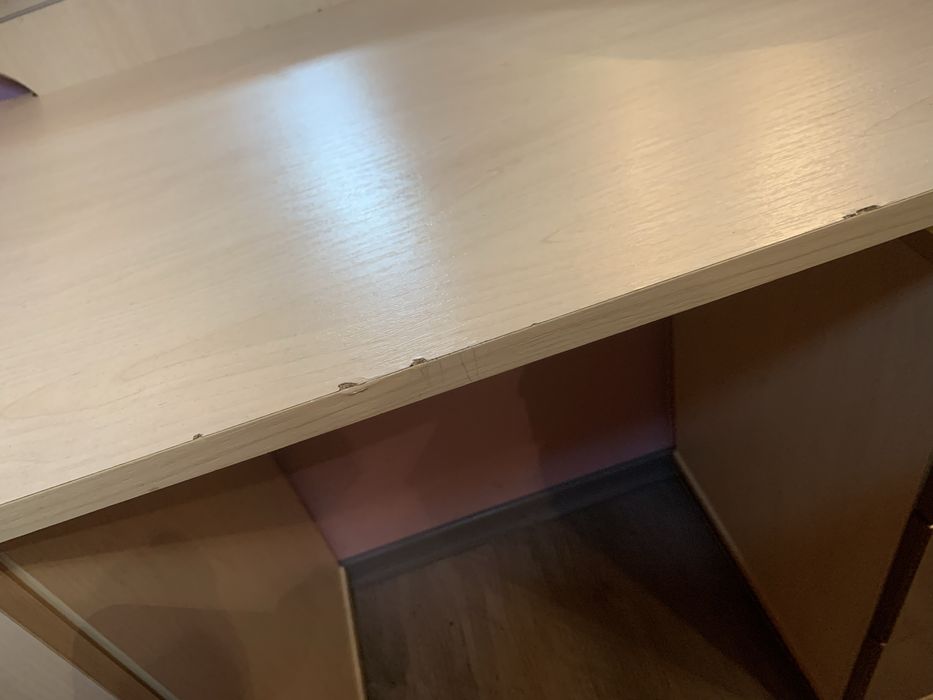 Туалетний столик з дзеркалом