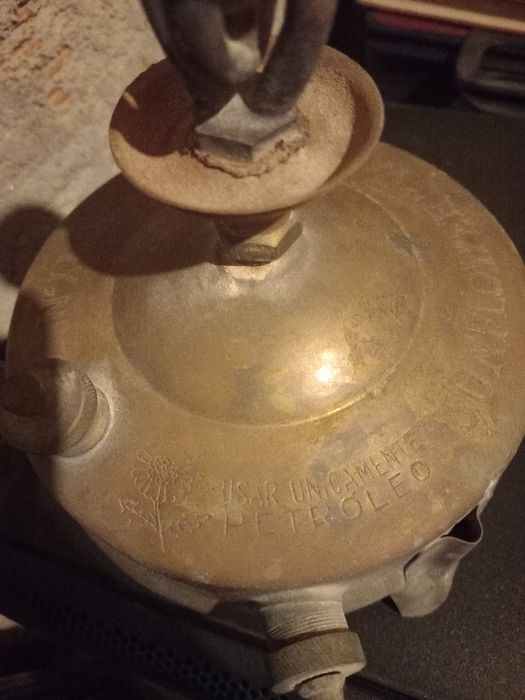 Máquina a petróleo