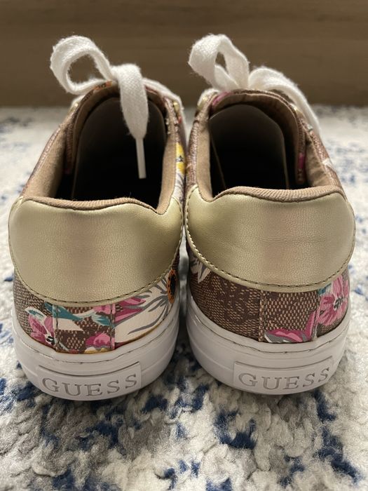 Макасини  Guess  розмір 36,5