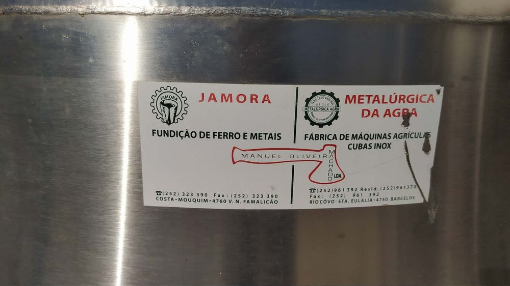 Cubas de inox para fazer vinho
