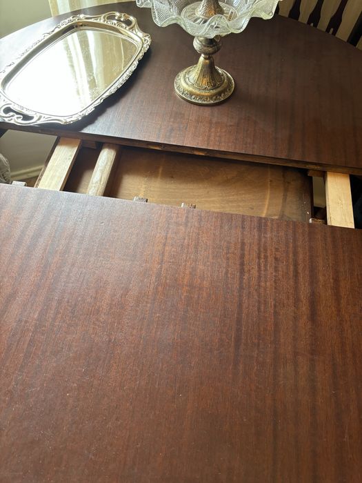 Mesa redonda madeira com seis cadeiras