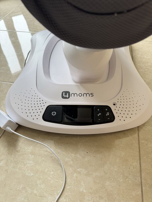 Заколисуючий центр 4moms