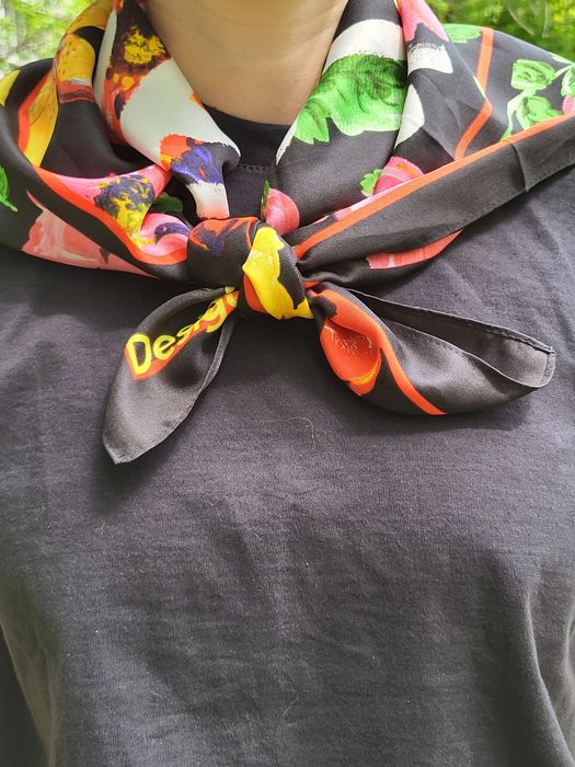 Яскрава хустка Desigual